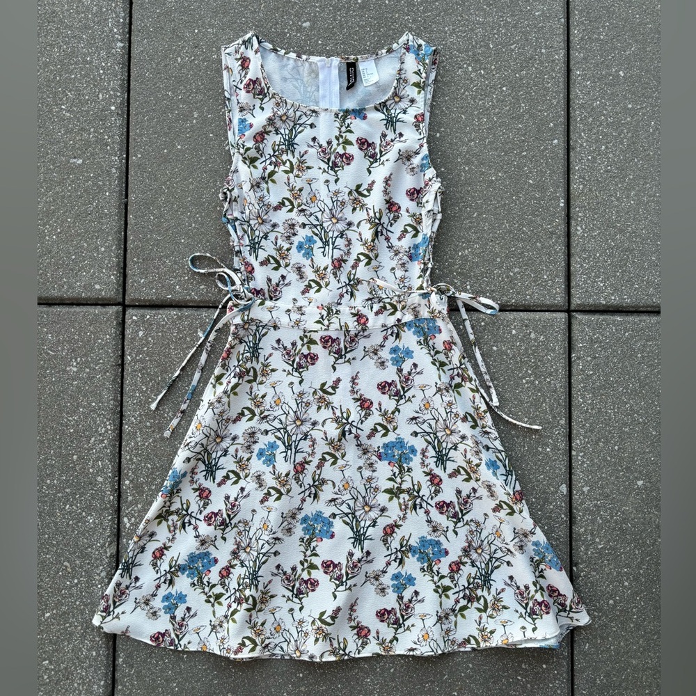 H&M Divided Floral Sleeveless Dress